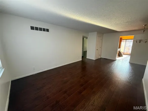 $1,595 | 7925 Royal Arms Court, Unit 1, St. Louis, MO 63123