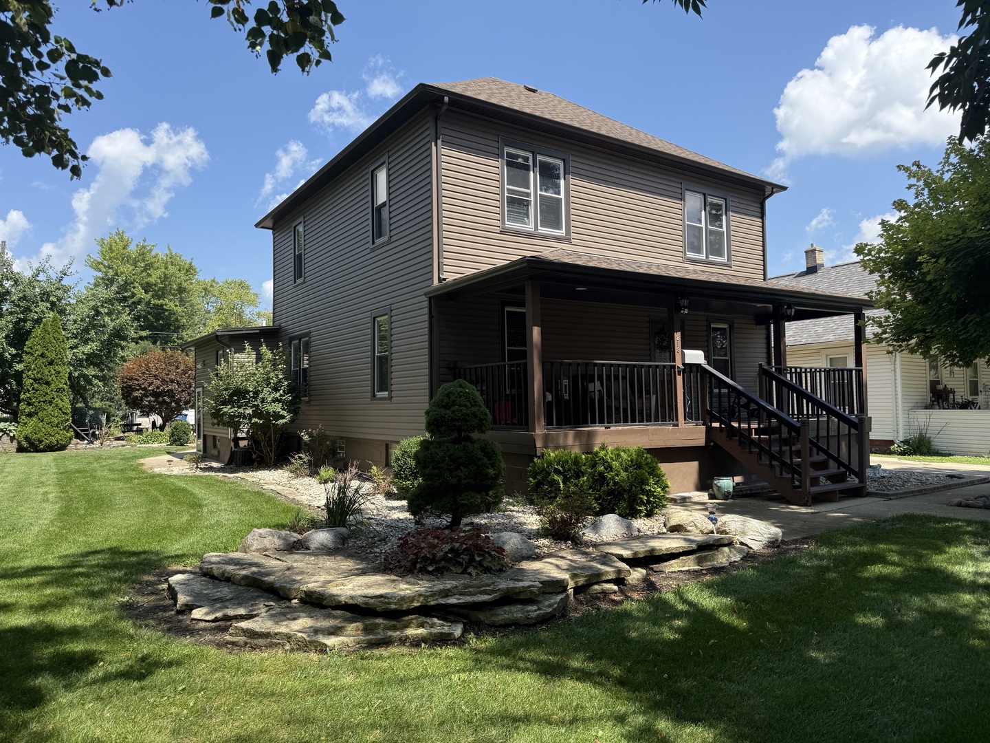 218 West 1st Street Spring Valley, IL 61362 - Photo 2 of 30 a house view with a garden space
