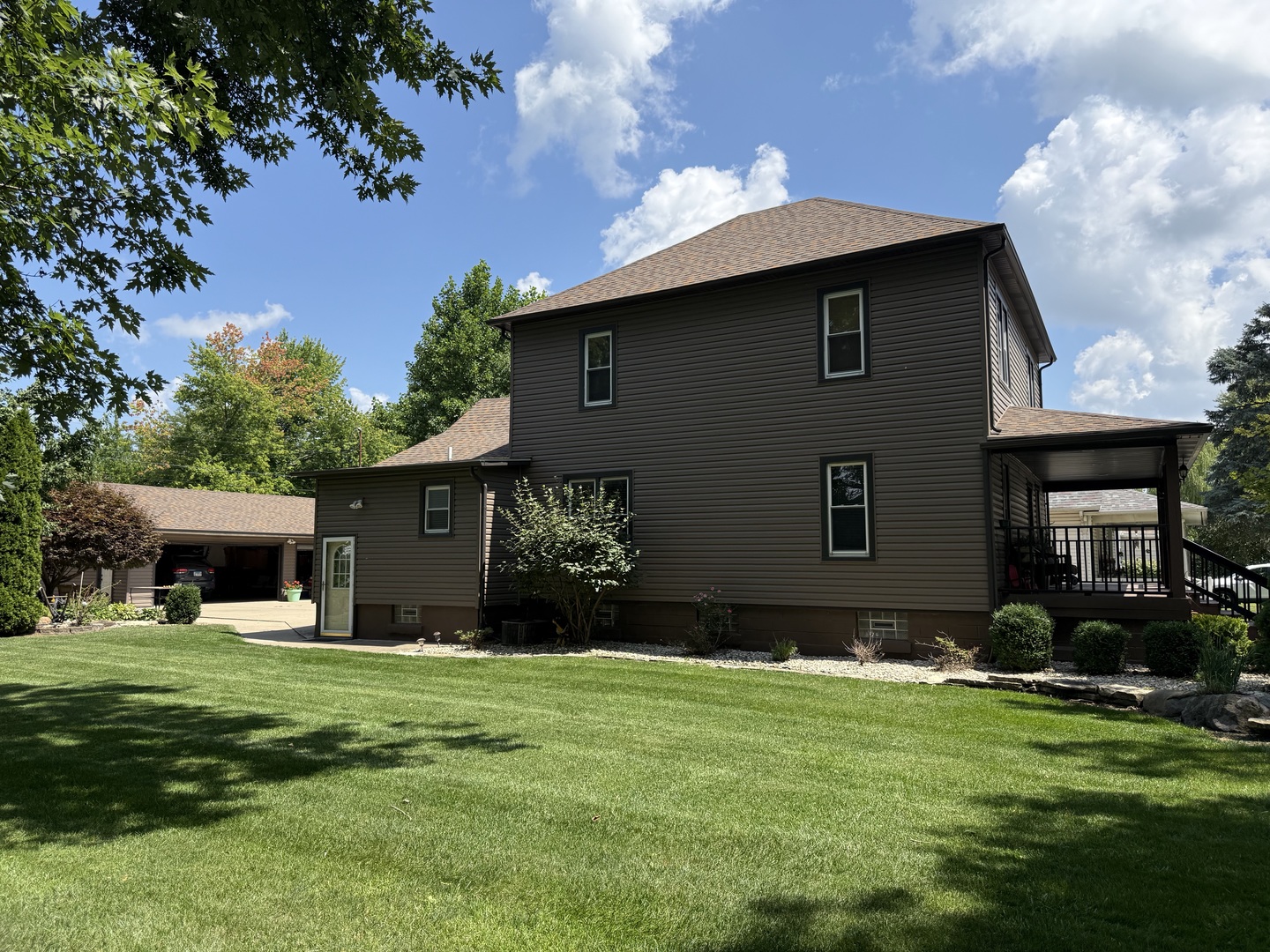218 West 1st Street Spring Valley, IL 61362 - Photo 4 of 30 a front view of house with yard and green space