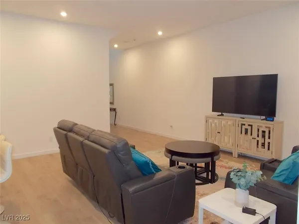 $3,275 | 3360 Santa Verdiana Street, Henderson, NV 89044