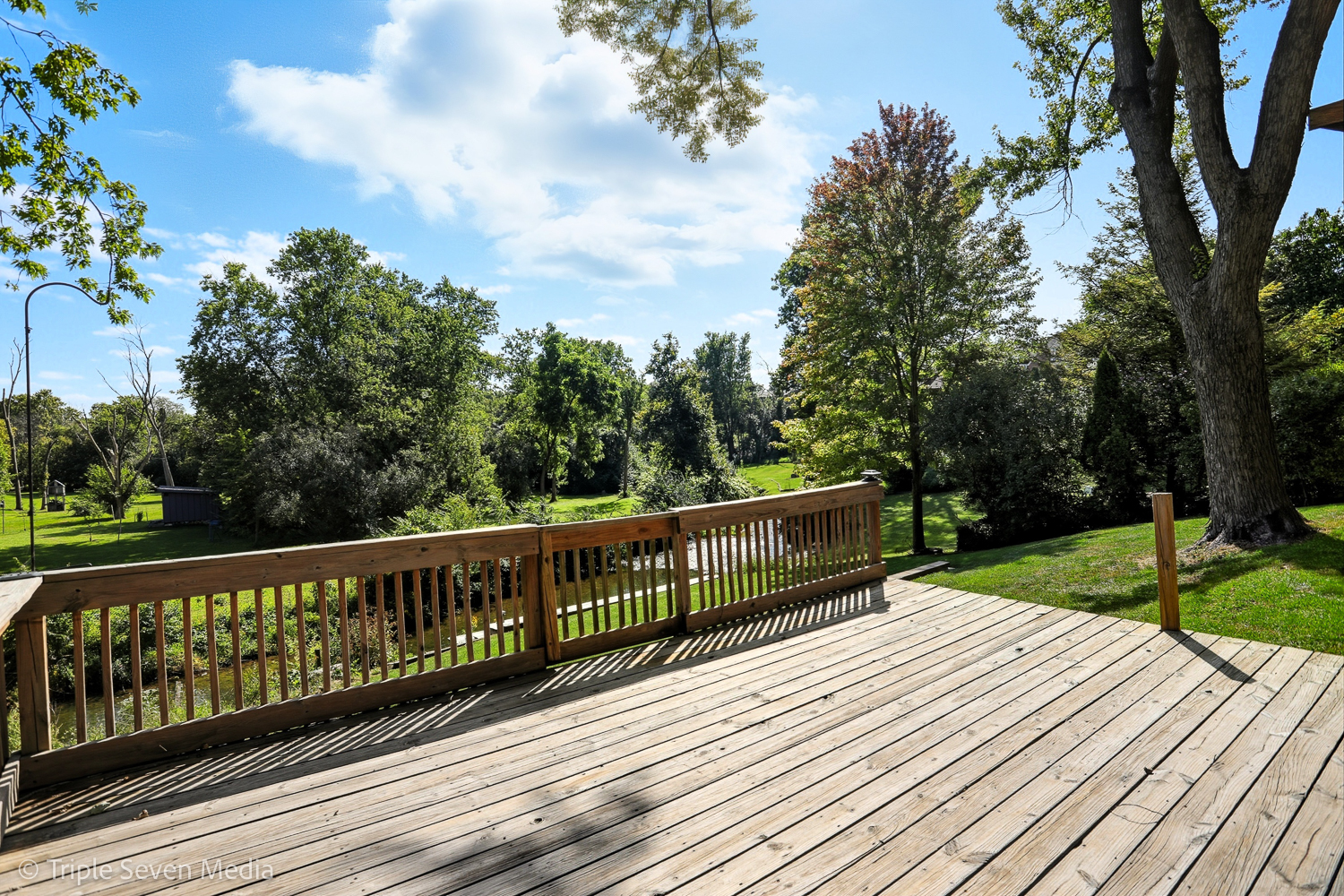 11307 German Church Road Willow Springs, IL 60480 - Photo 14 of 49 a view of wooden deck and a garden