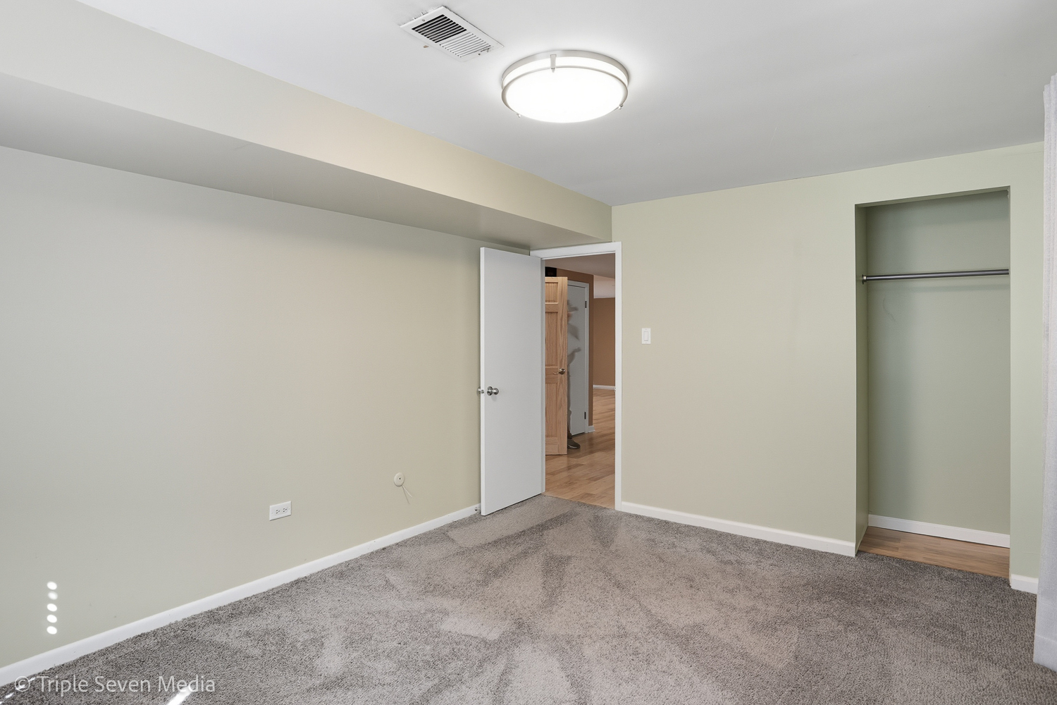 11307 German Church Road Willow Springs, IL 60480 - Photo 31 of 49 a view of an empty room and a window