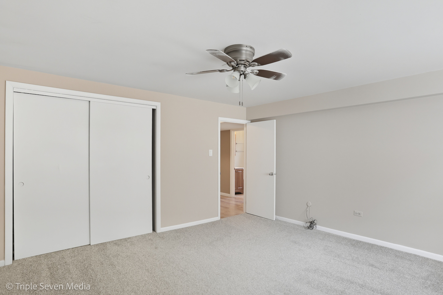 11307 German Church Road Willow Springs, IL 60480 - Photo 34 of 49 a view of an empty room