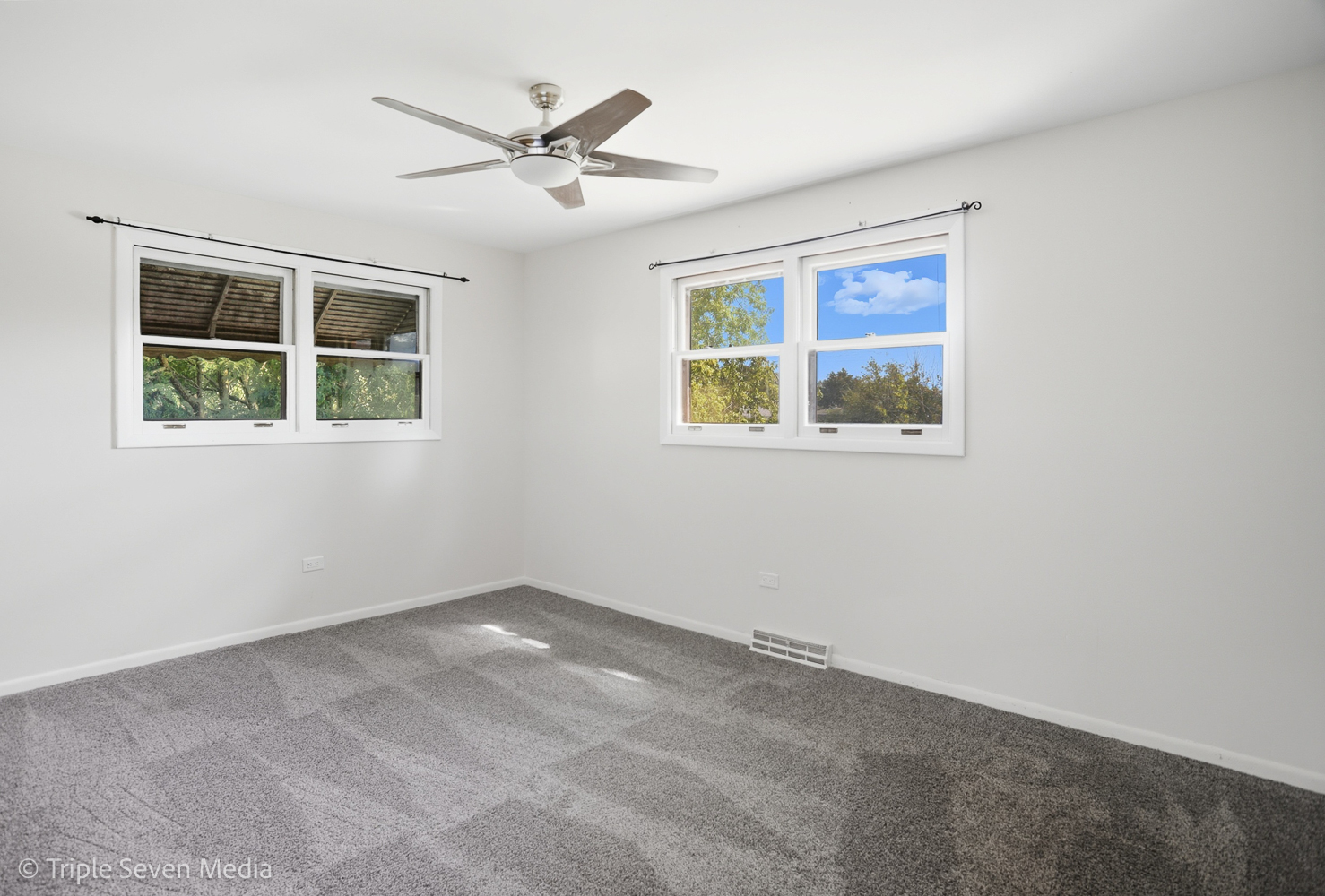 11307 German Church Road Willow Springs, IL 60480 - Photo 35 of 49 an empty room with windows and fan