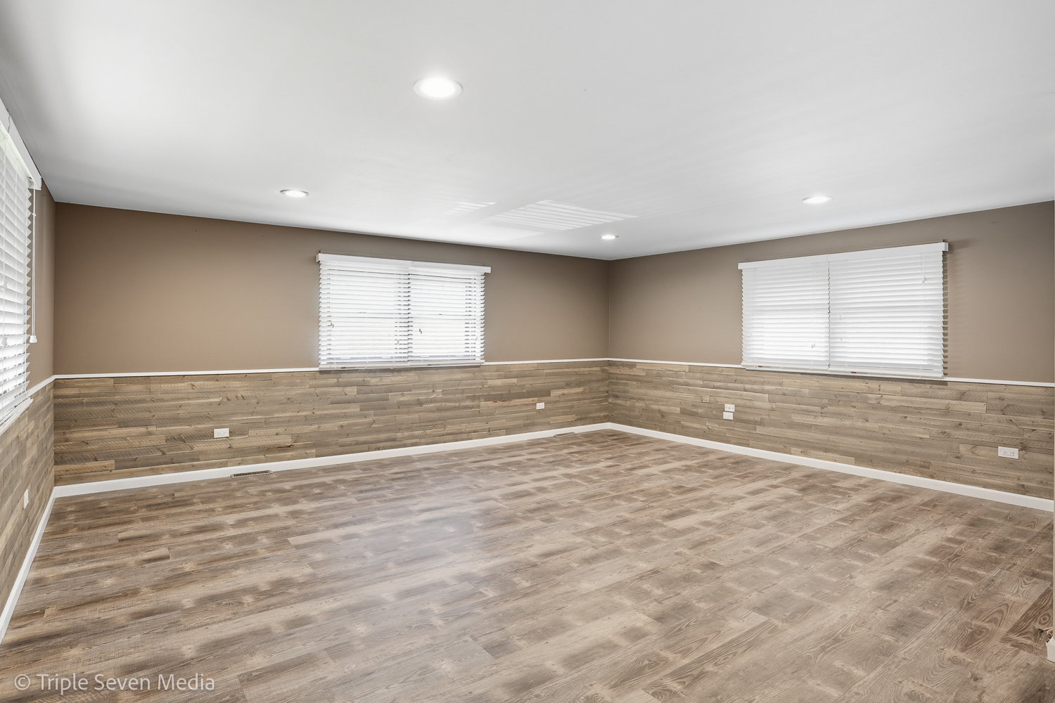 11307 German Church Road Willow Springs, IL 60480 - Photo 39 of 49 a view of an empty room with a window