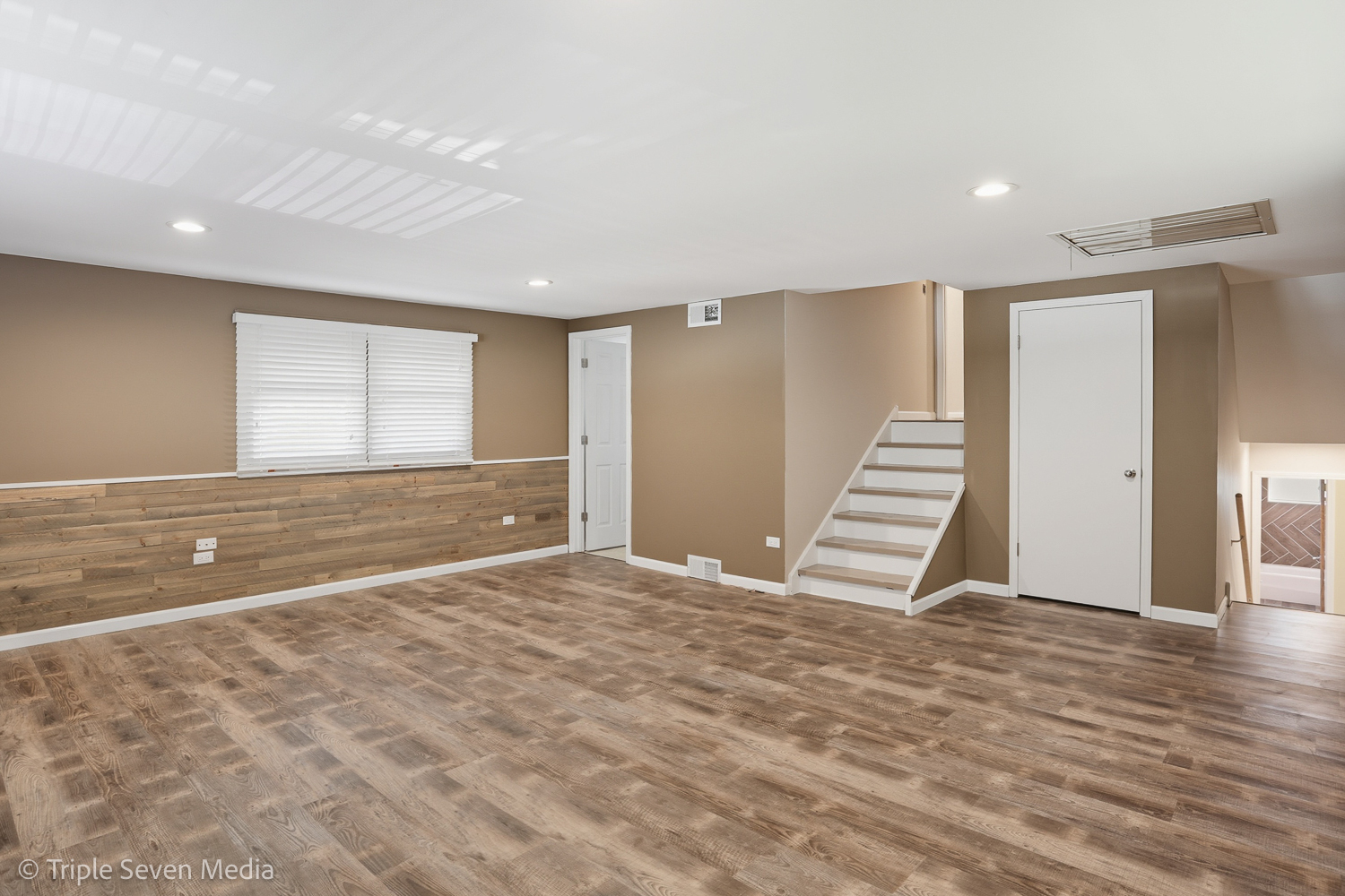 11307 German Church Road Willow Springs, IL 60480 - Photo 40 of 49 a view of an empty room with stairs and ventilation