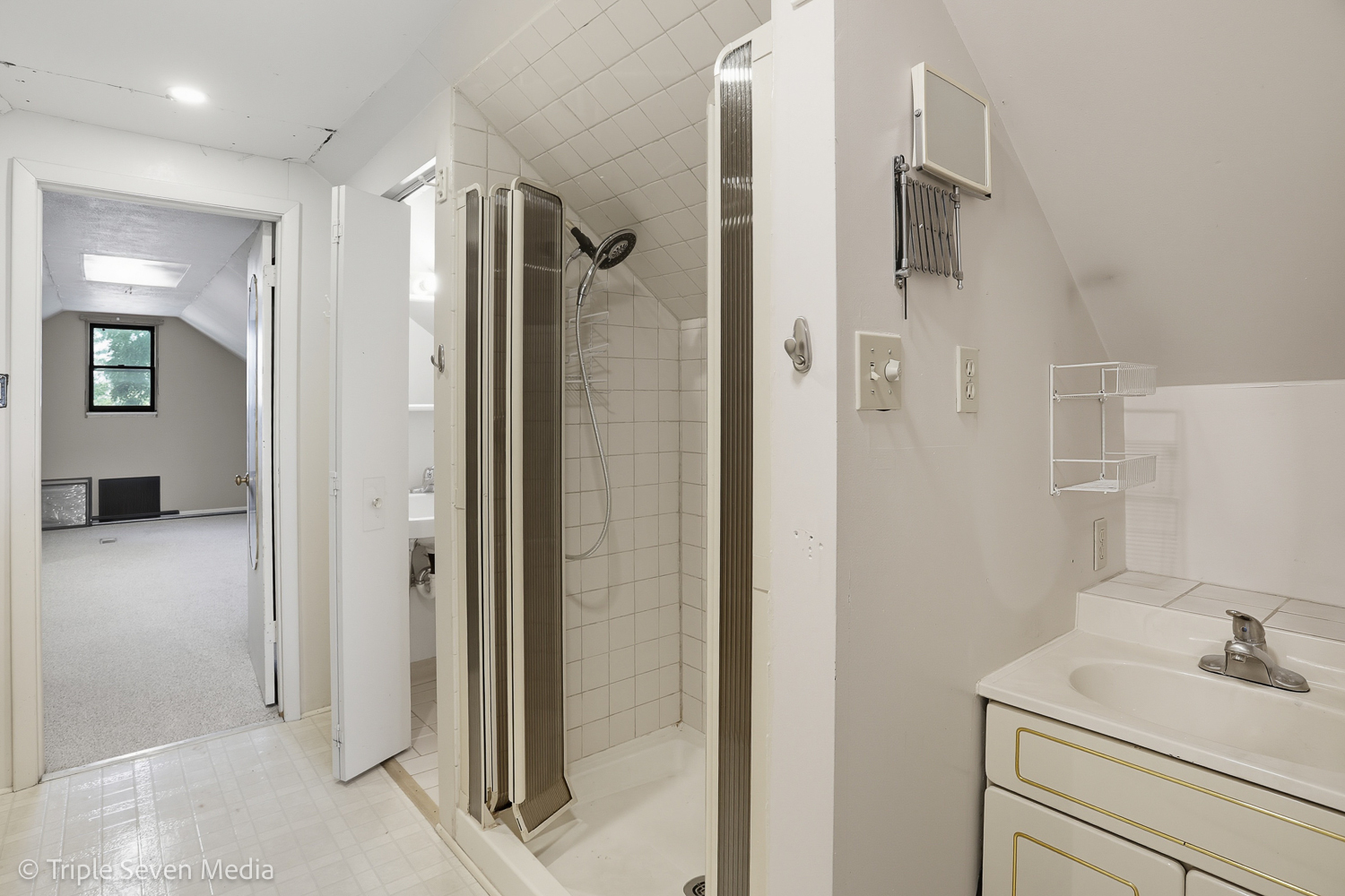 11307 German Church Road Willow Springs, IL 60480 - Photo 46 of 49 a bathroom with a sink toilet and shower