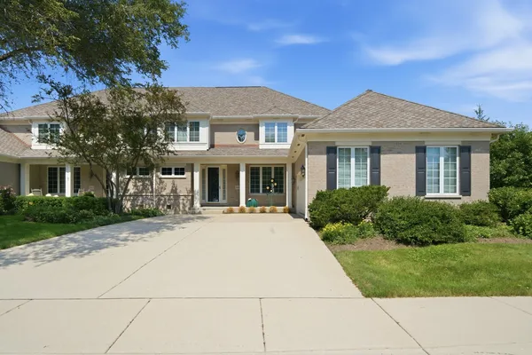 $1,169,900 | 2004 Claridge Court, Northbrook, IL 60062