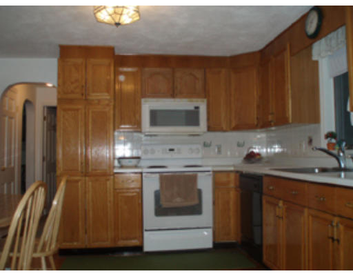 51 Skelton Road Burlington, MA 01803 - Photo 3 of 10 Gallery Image 3