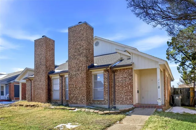 $1,685 | 2408 Summer Pl Drive, Arlington, TX 76014