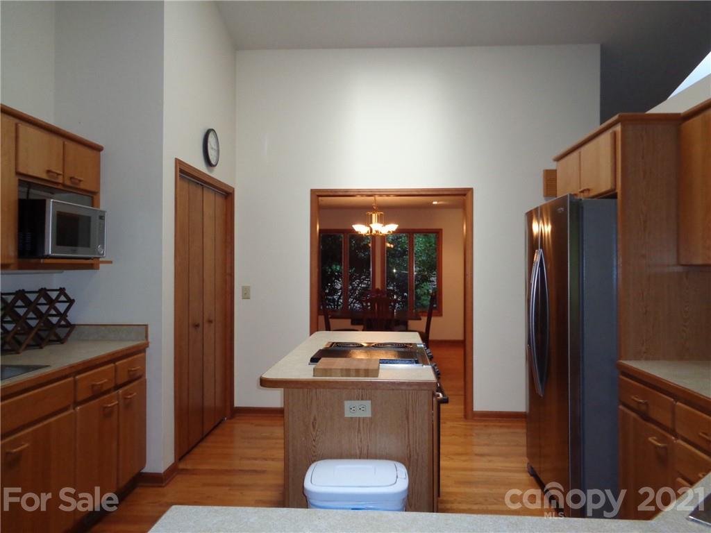 4511 Cove Loop Road Hendersonville, NC 28739 - Photo 12 of 47 Gallery Image 12