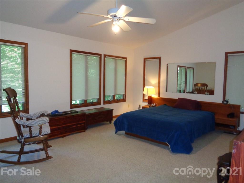 4511 Cove Loop Road Hendersonville, NC 28739 - Photo 19 of 47 Gallery Image 19