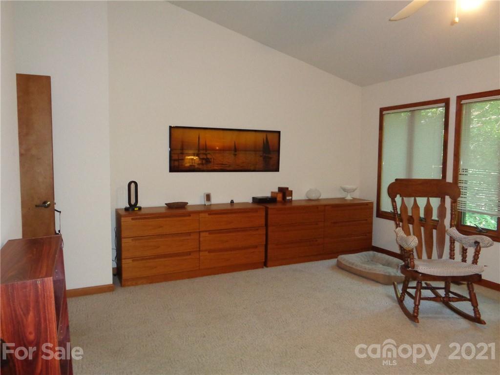 4511 Cove Loop Road Hendersonville, NC 28739 - Photo 20 of 47 Gallery Image 20