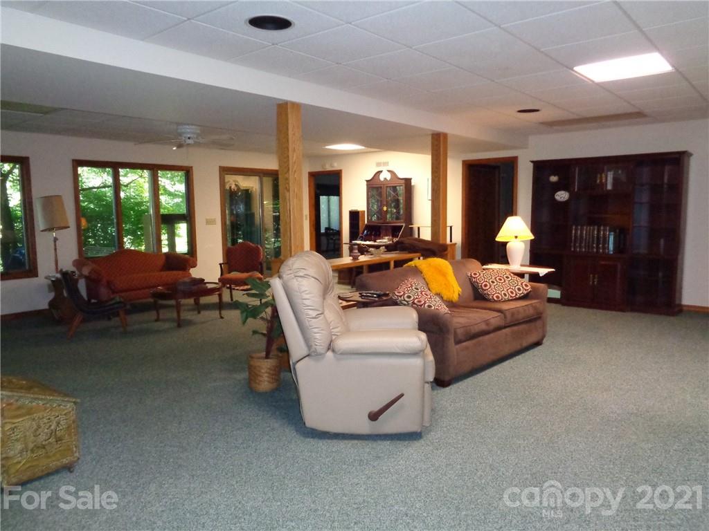4511 Cove Loop Road Hendersonville, NC 28739 - Photo 28 of 47 Gallery Image 28
