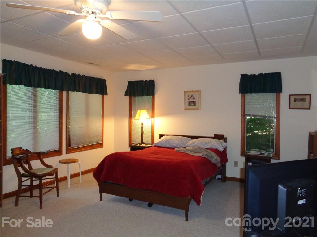 4511 Cove Loop Road Hendersonville, NC 28739 - Photo 29 of 47 Gallery Image 29