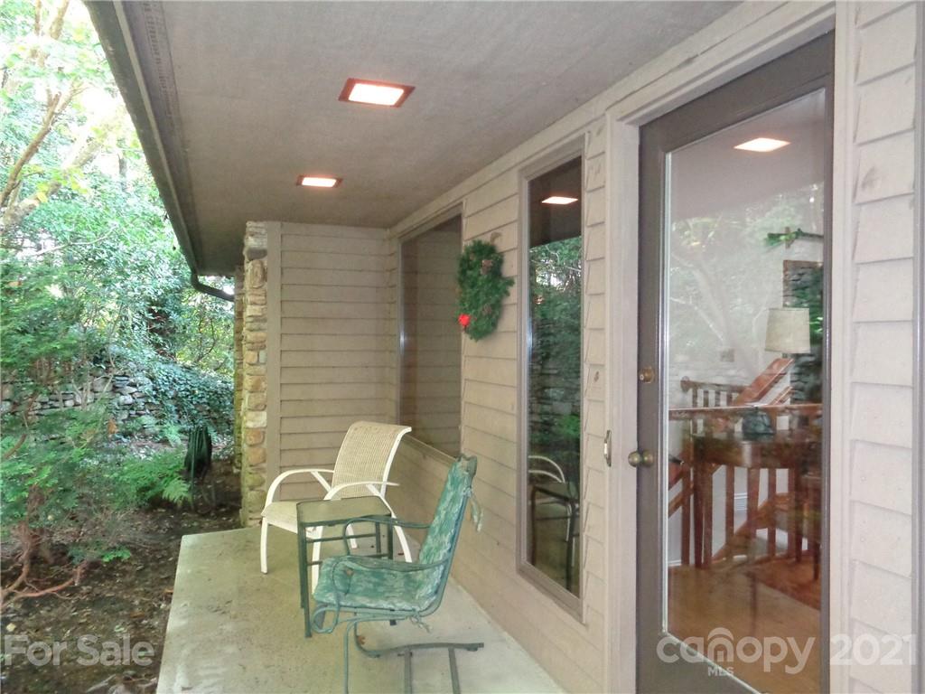 4511 Cove Loop Road Hendersonville, NC 28739 - Photo 6 of 47 Gallery Image 6