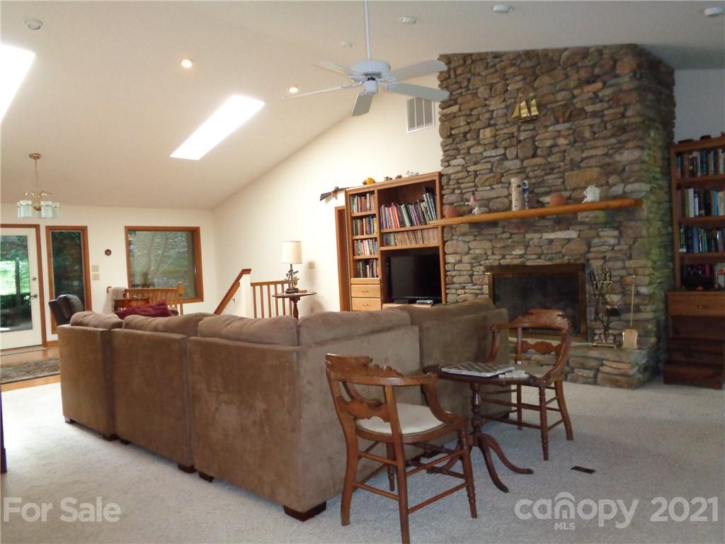 4511 Cove Loop Road Hendersonville, NC 28739 - Photo 10 of 47 Gallery Image 10