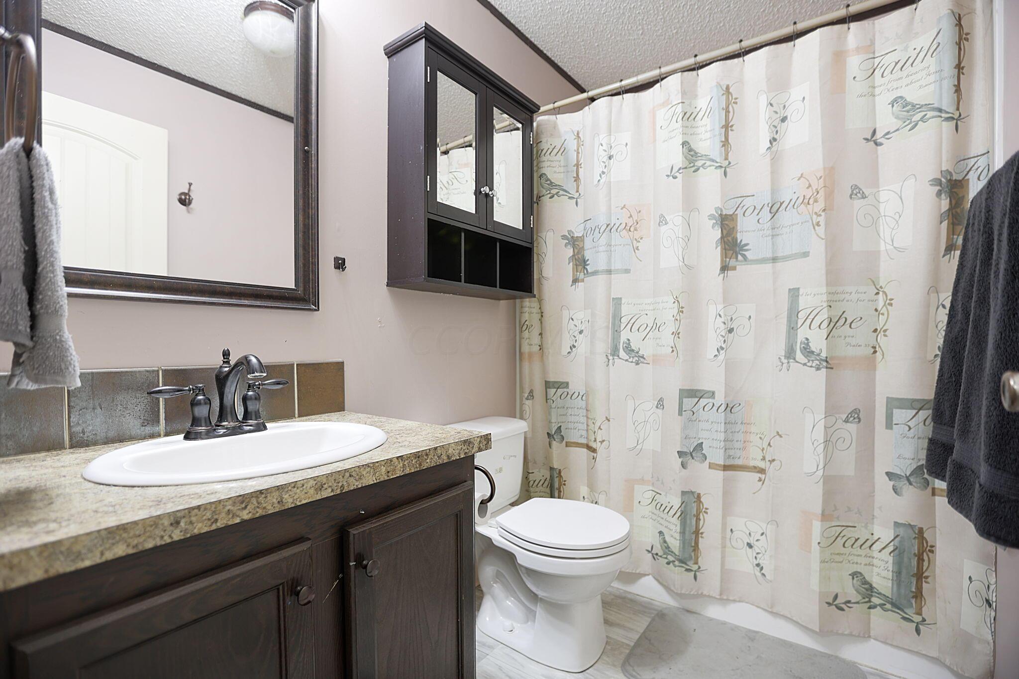 4015 Leffler Road Roseville, OH 43777 - Photo 34 of 93 Bathroom #1