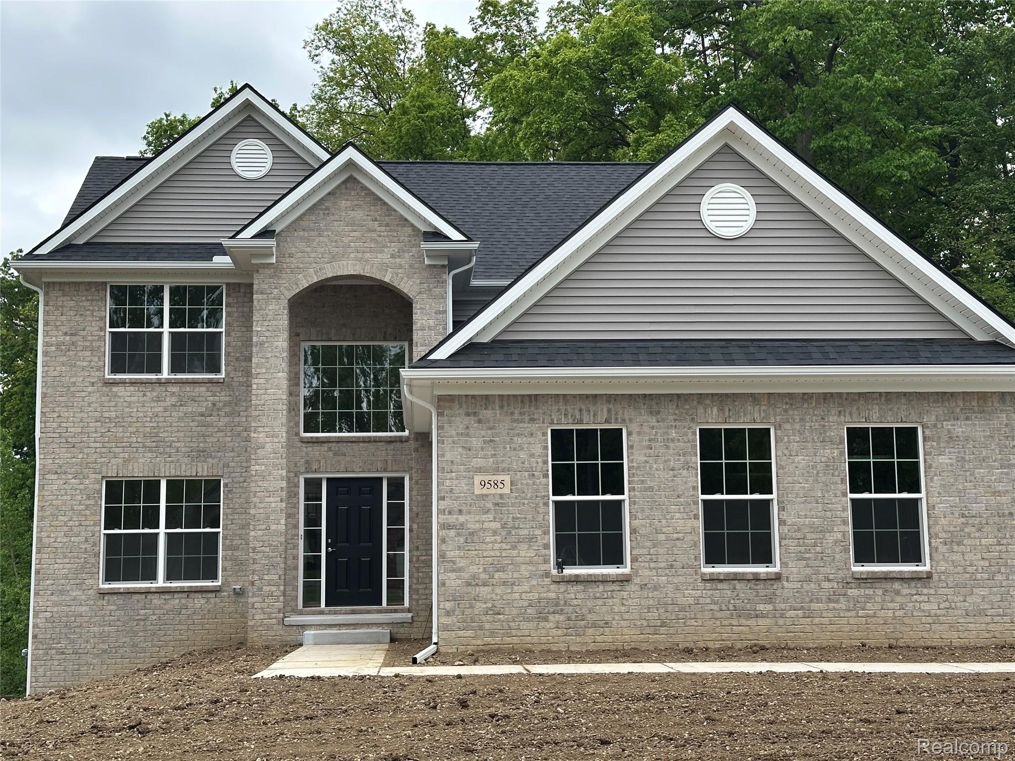 9585 Crown Ridge Road White Lake, MI 48386 - Photo 1 of 42 IMG_4127.jpeg