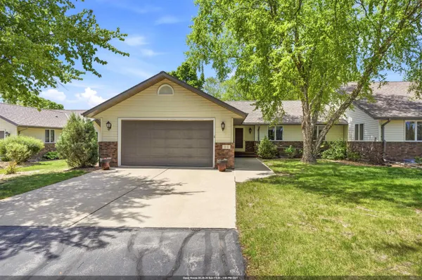 $500,000 | 30 Country Club Court, Fond du Lac, WI 54935
