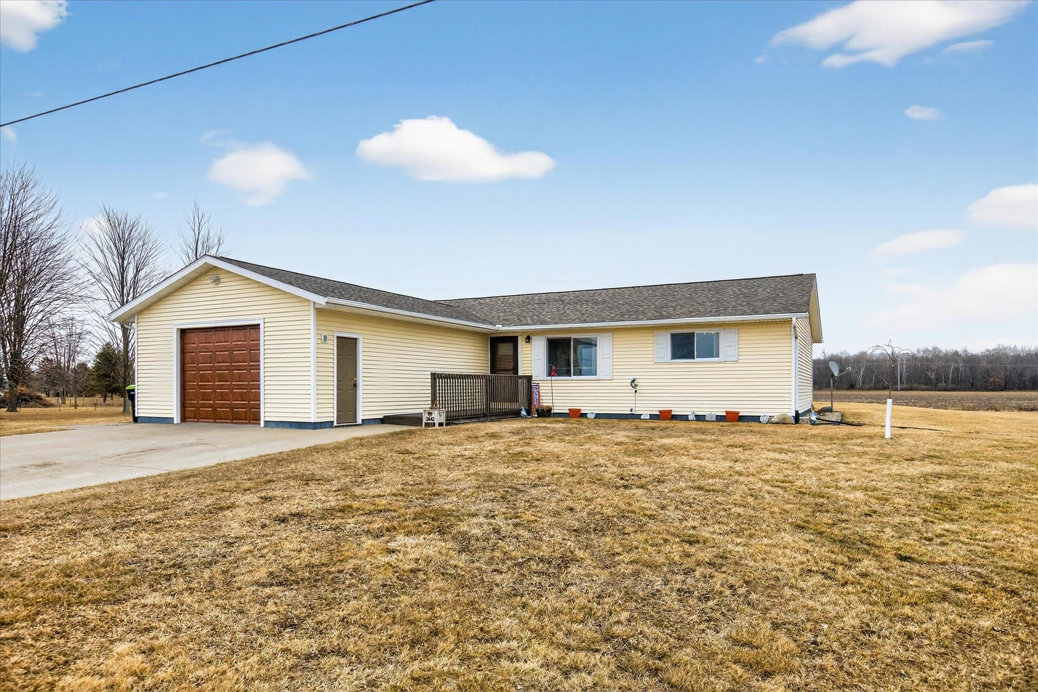 2442 North Mackinaw Road Pinconning, MI 48650 - Photo 1 of 37