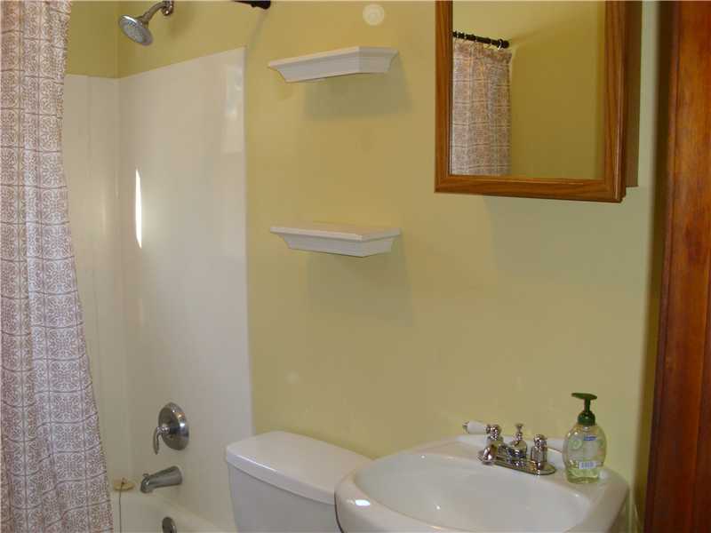9 Paupock Run Westerly, RI 02891 - Photo 11 of 14 Bathroom.