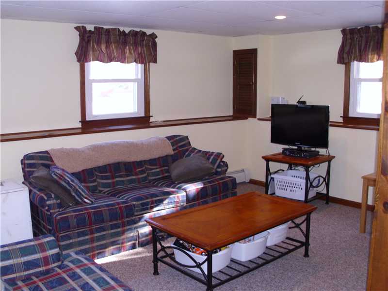 9 Paupock Run Westerly, RI 02891 - Photo 12 of 14 Den/Family/Great Room.
