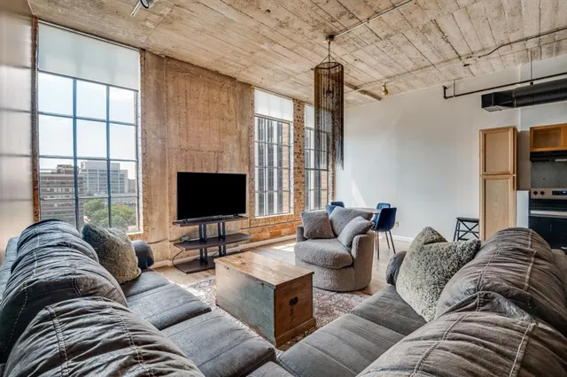 $2,300 | 1122 Jackson Street, Unit 711, Dallas, TX 75202