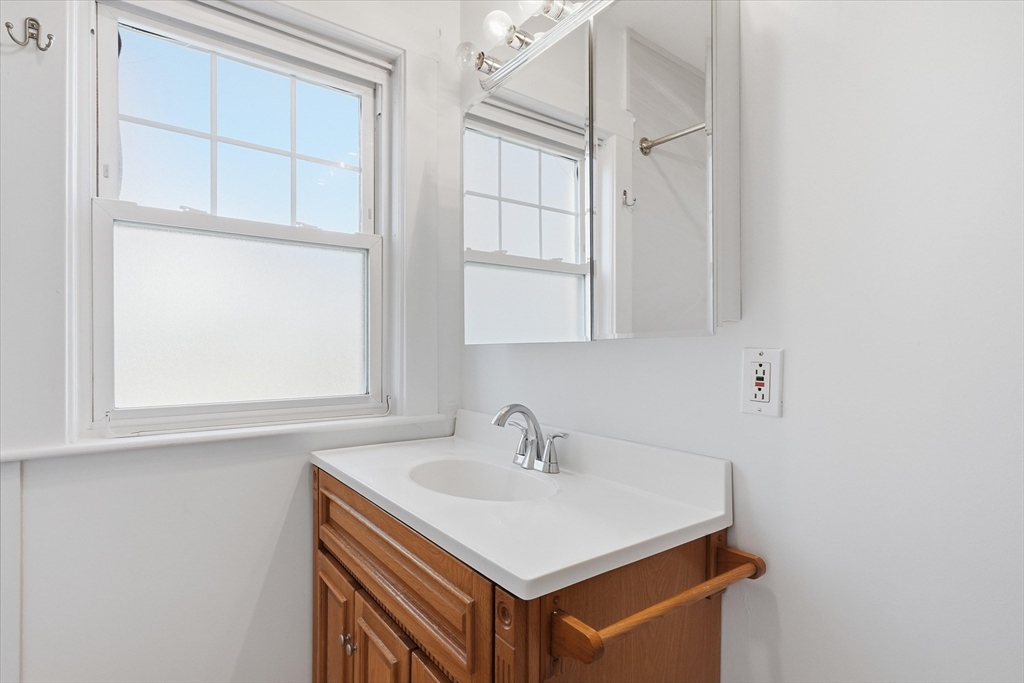 8 Porter Street, Unit A Woburn, MA 01801 - Photo 15 of 36