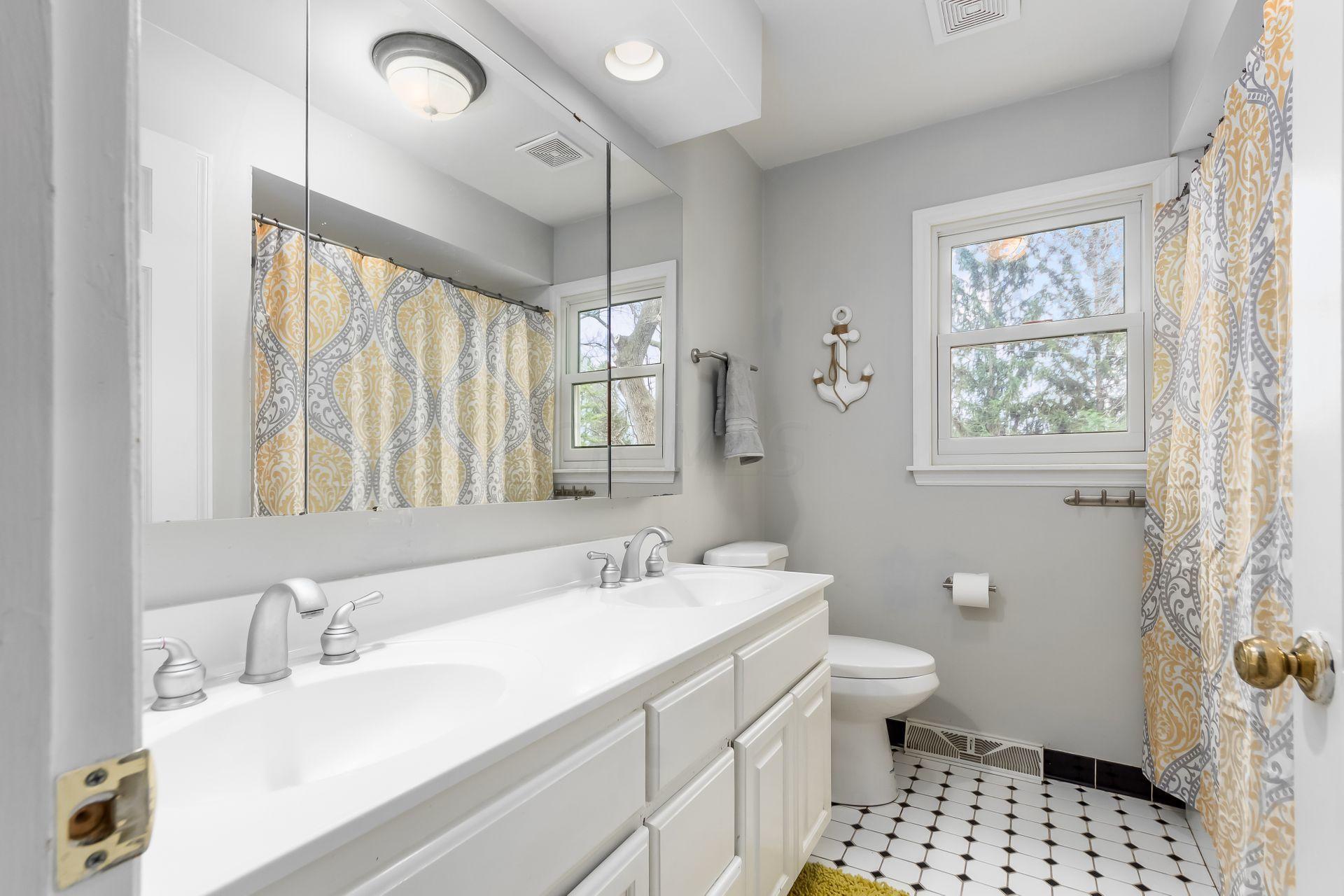 4412 Castleton Road West Upper Arlington, OH 43220 - Photo 16 of 25 Gallery Image 16