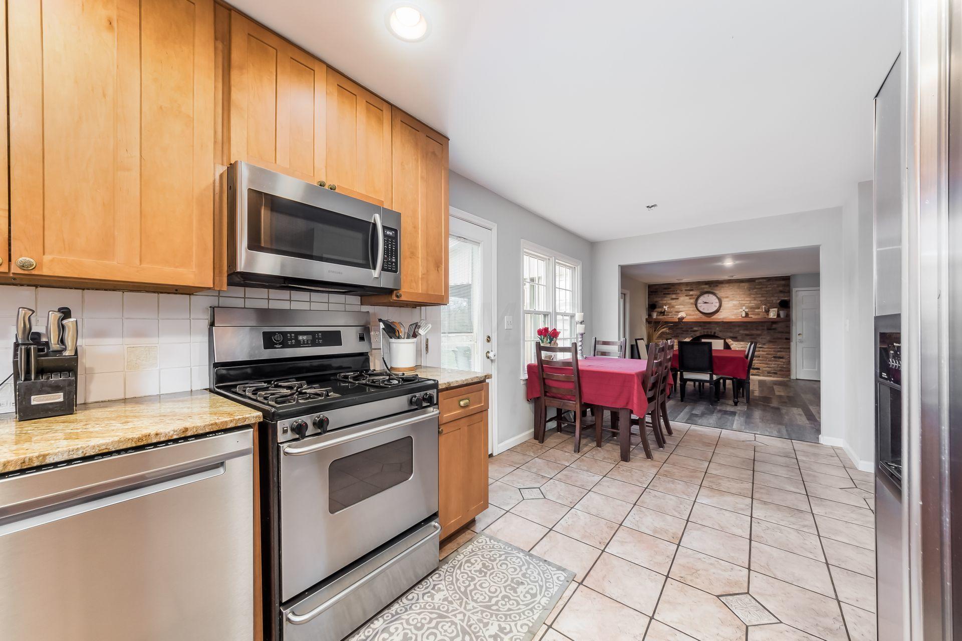 4412 Castleton Road West Upper Arlington, OH 43220 - Photo 5 of 25 Gallery Image 5