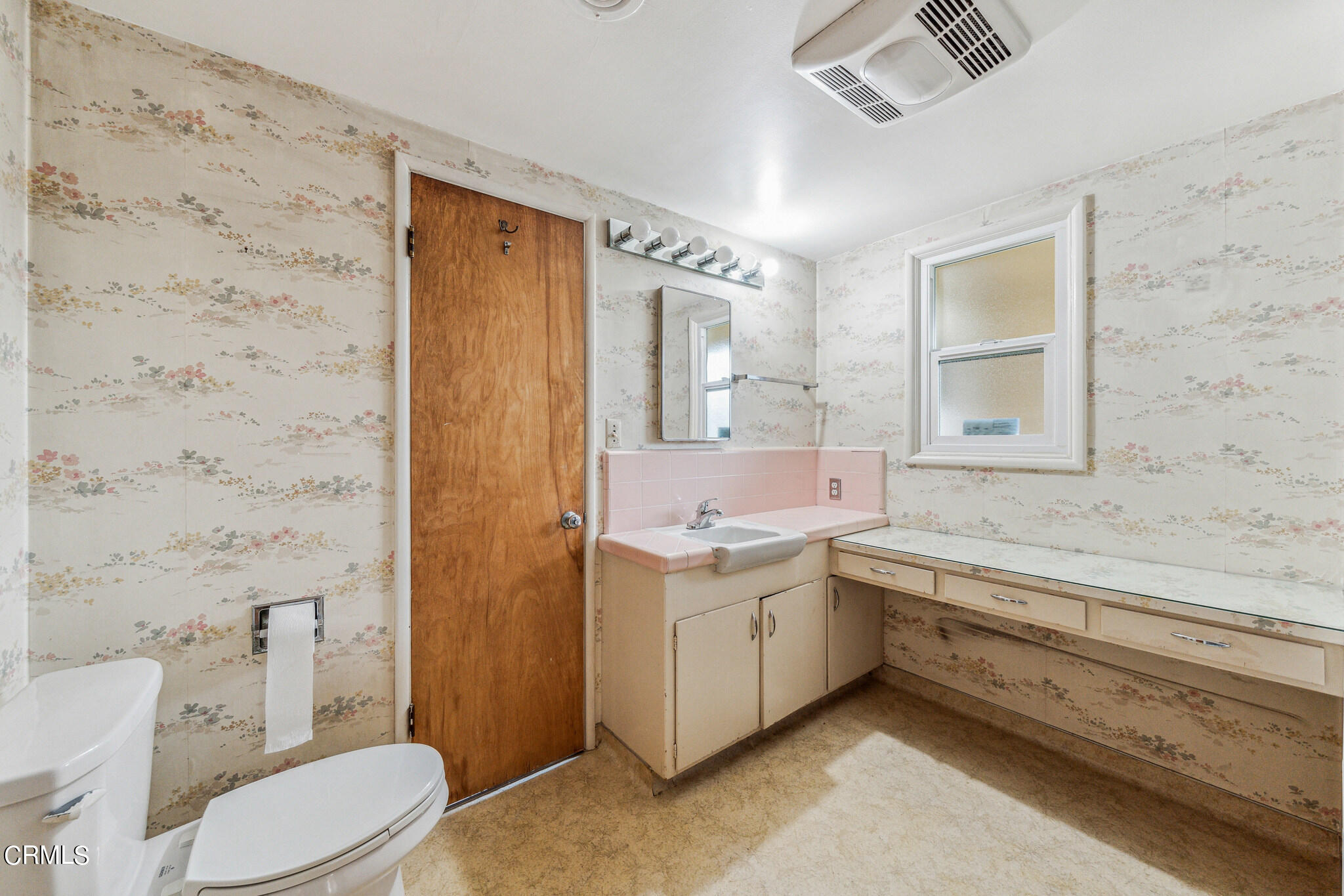 390 San Juan Place Pasadena, CA 91107 - Photo 18 of 29 a bathroom with a granite countertop sink toilet and shower