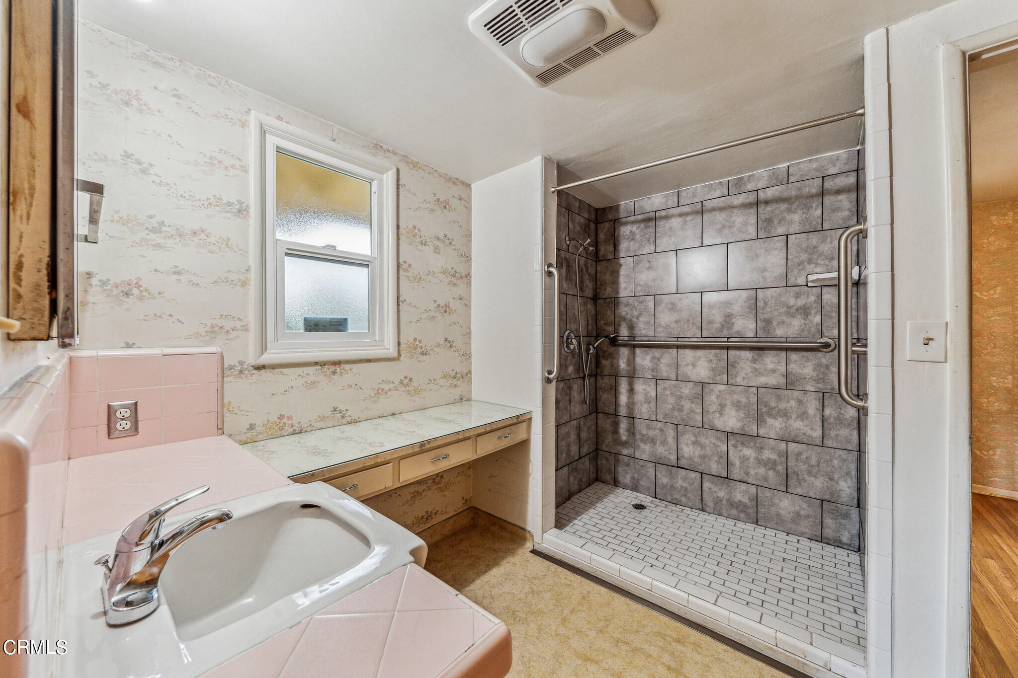 390 San Juan Place Pasadena, CA 91107 - Photo 19 of 29 a bathroom with a tub a sink and a shower