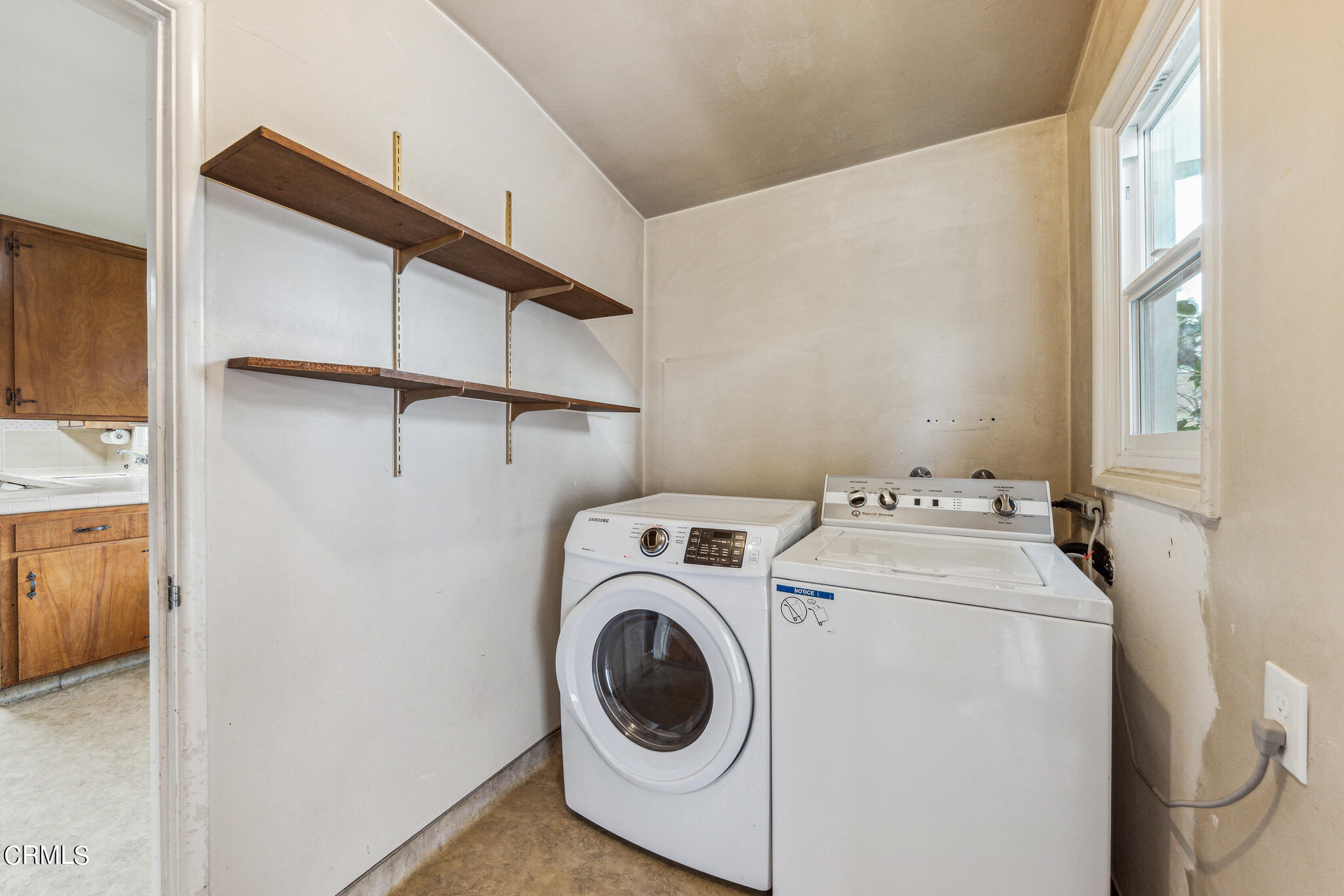 390 San Juan Place Pasadena, CA 91107 - Photo 24 of 29 a utility room with dryer and washer