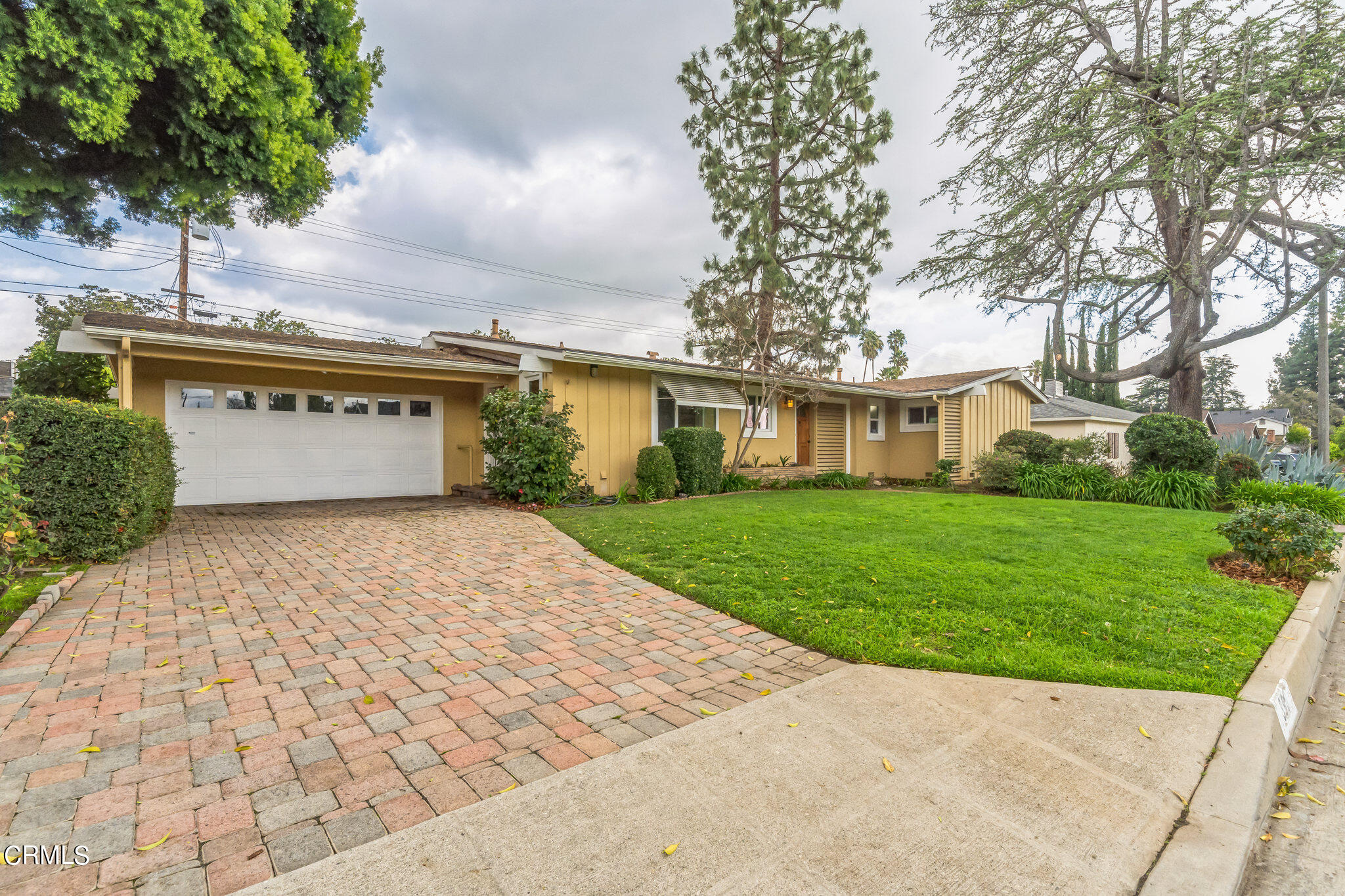 390 San Juan Place Pasadena, CA 91107 - Photo 27 of 29 front view of a house with a yard
