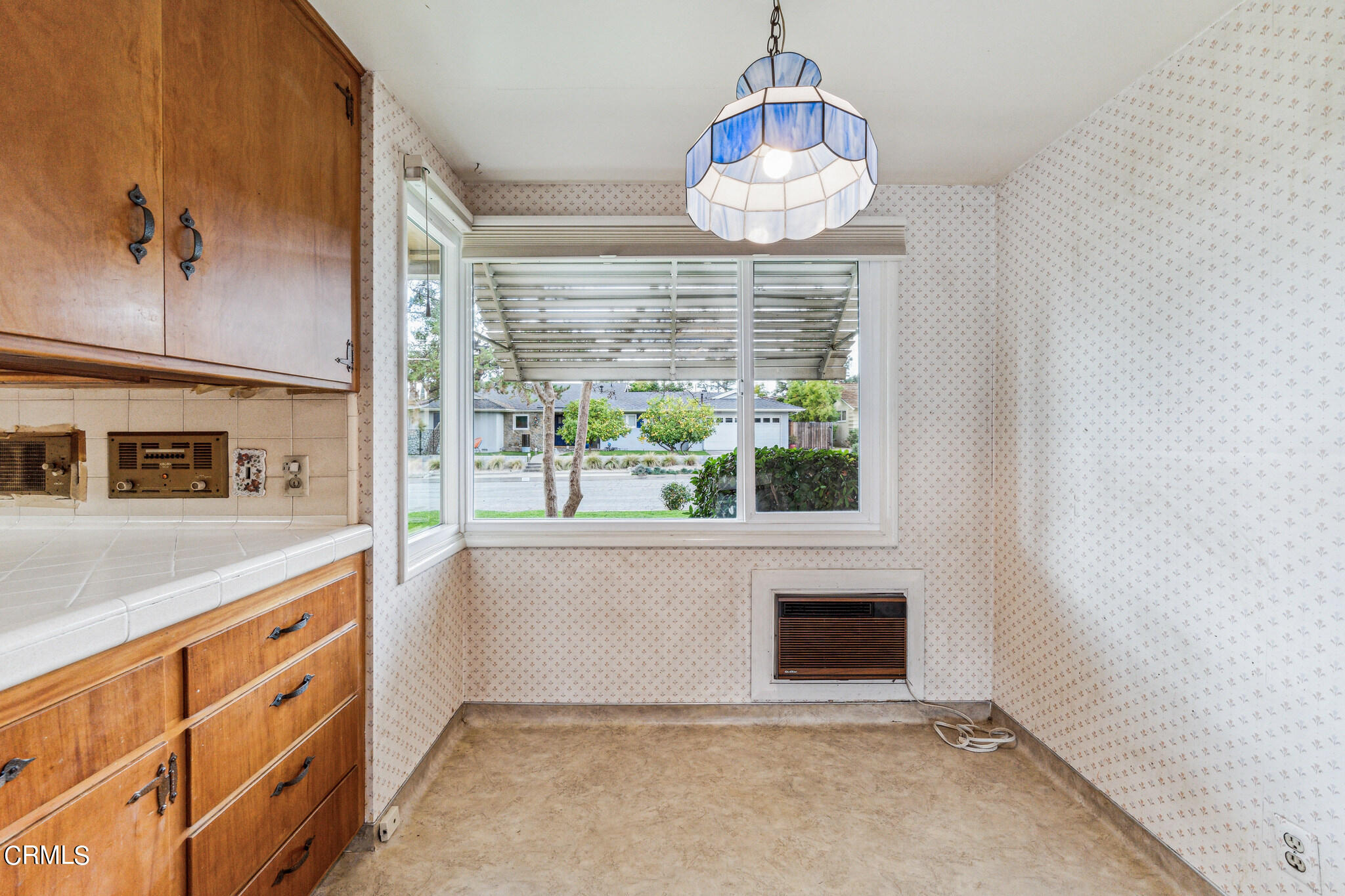 390 San Juan Place Pasadena, CA 91107 - Photo 9 of 29 a view of entryway with chandelier