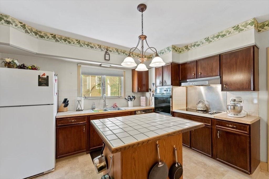 162 Springfield Street Springfield, MA 01107 - Photo 15 of 41 Gallery Image 15