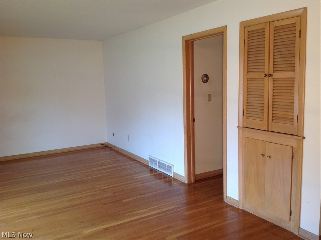 1107 Homestead Road Cleveland, OH 44121 - Photo 3 of 21