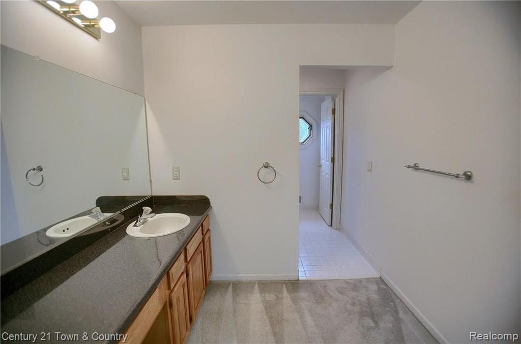 2187 Crystal Drive Rochester Hills, MI 48309 - Photo 20 of 32