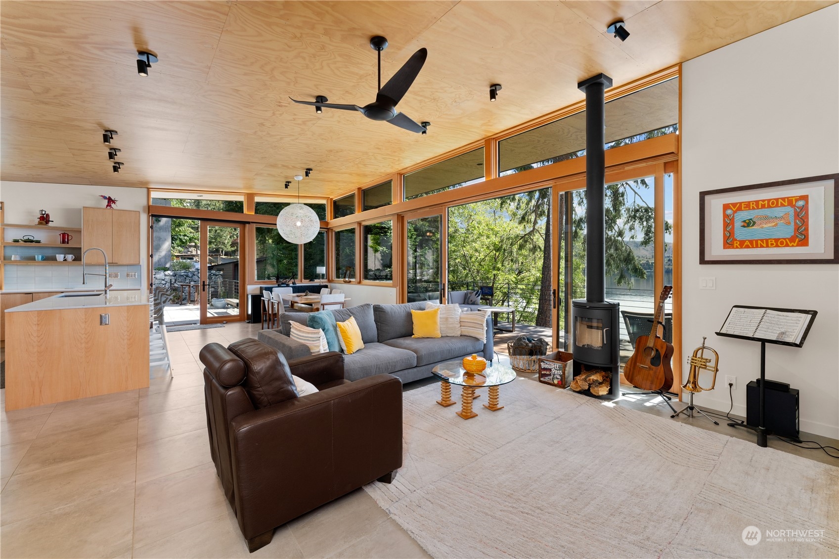 13561 South Lakeshore Road Chelan, WA 98816 - Photo 11 of 40