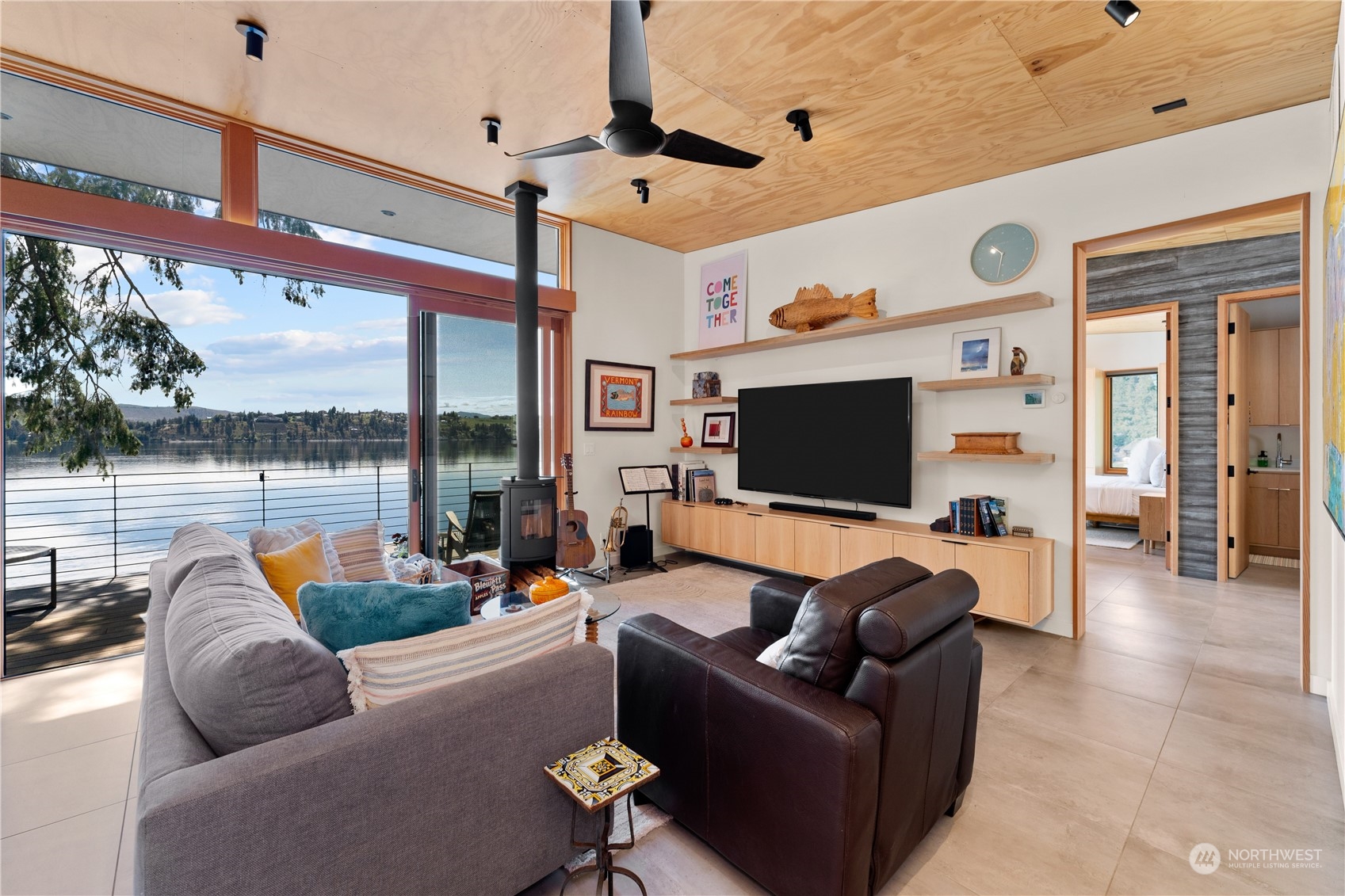 13561 South Lakeshore Road Chelan, WA 98816 - Photo 12 of 40