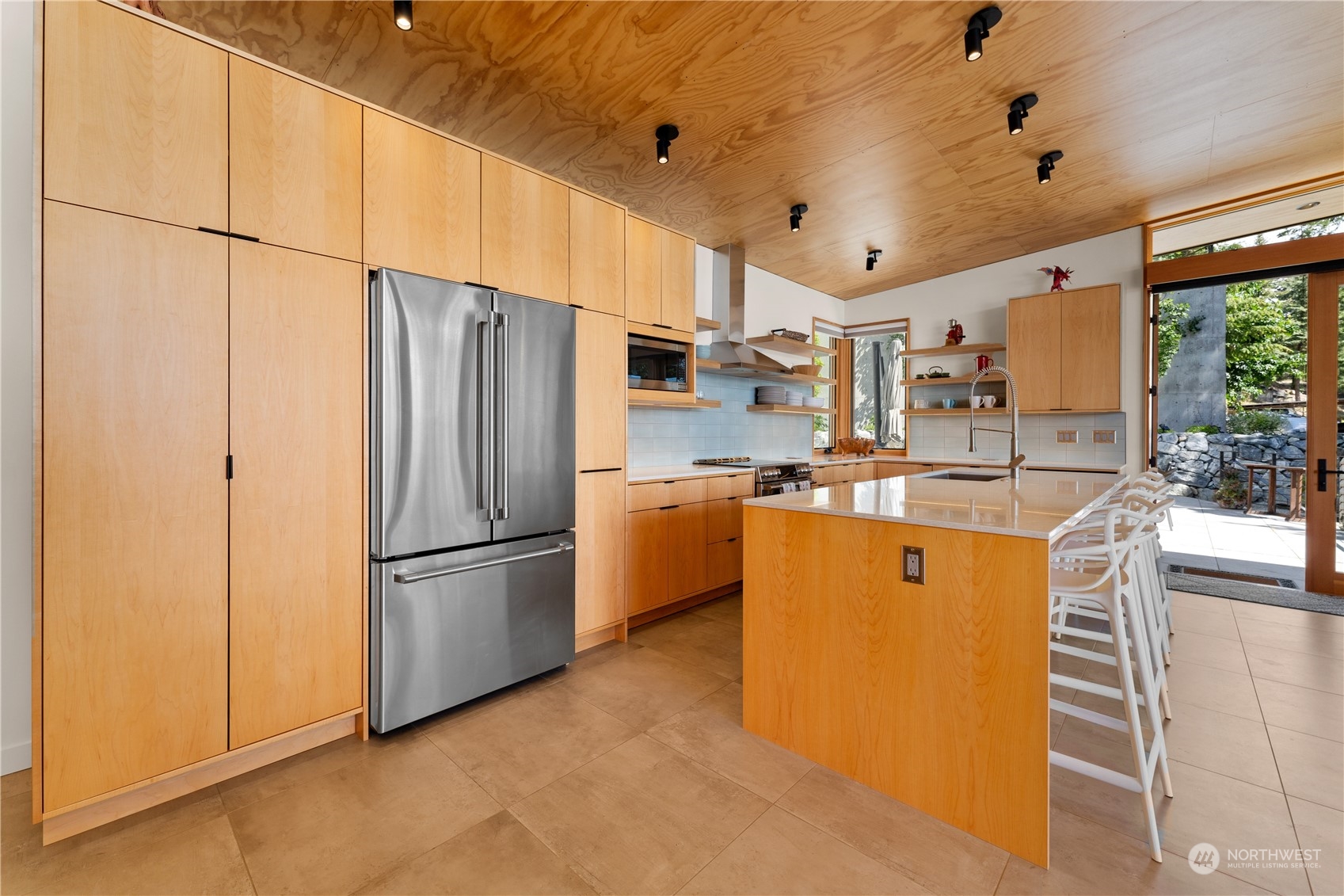 13561 South Lakeshore Road Chelan, WA 98816 - Photo 14 of 40