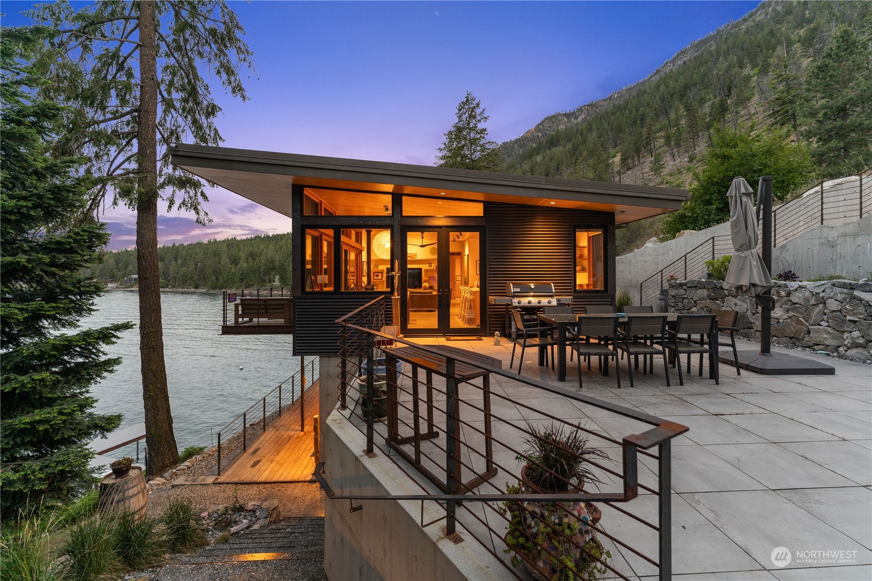 13561 South Lakeshore Road Chelan, WA 98816 - Photo 16 of 40