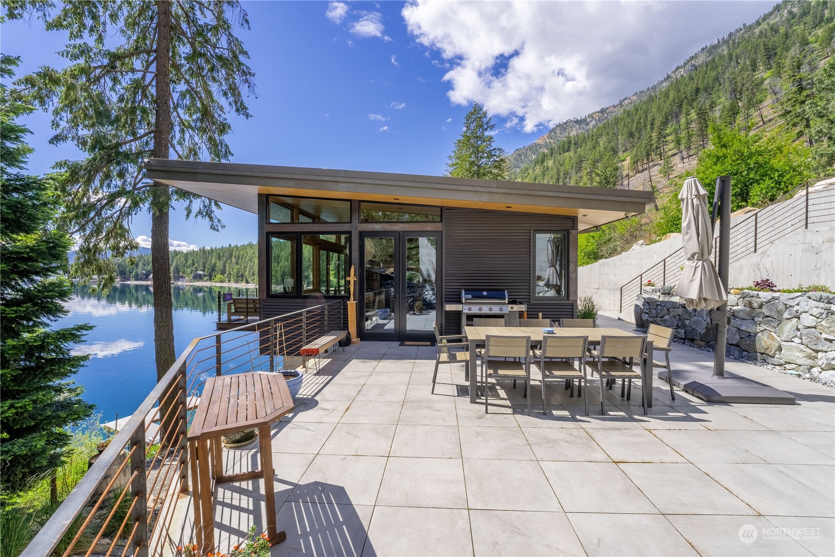 13561 South Lakeshore Road Chelan, WA 98816 - Photo 17 of 40