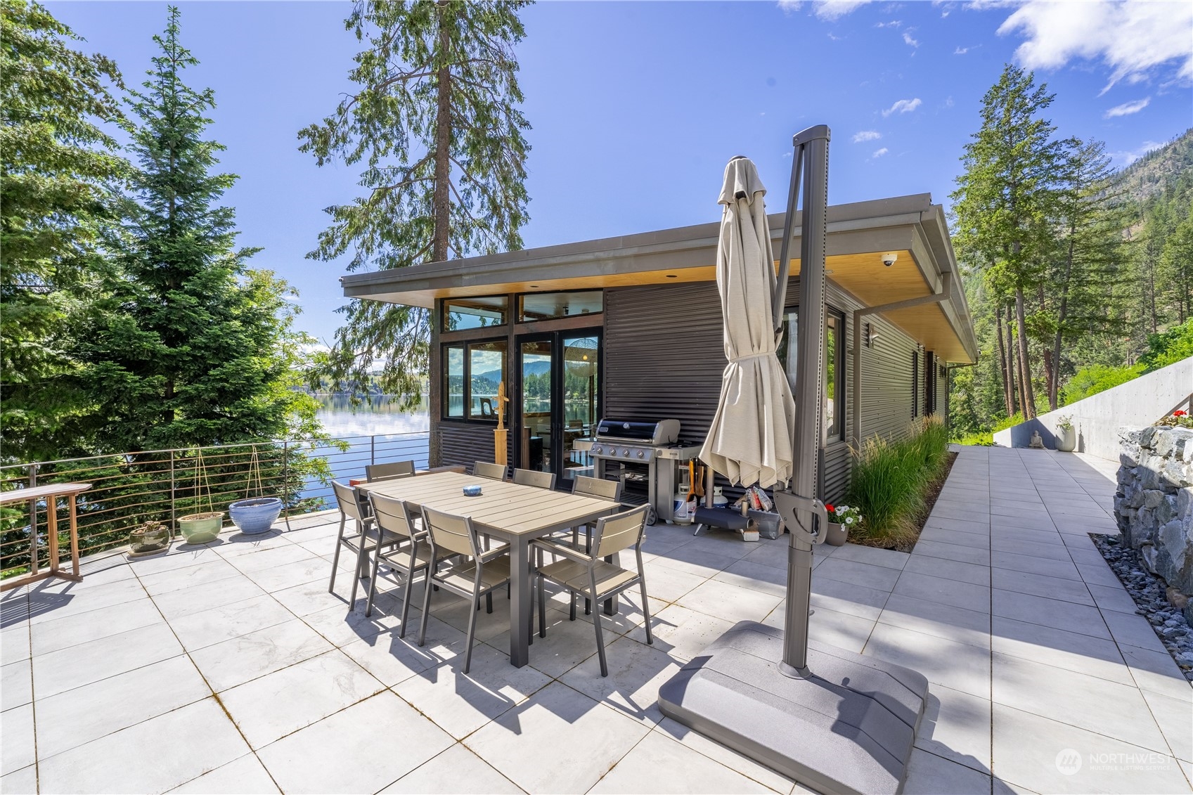 13561 South Lakeshore Road Chelan, WA 98816 - Photo 19 of 40