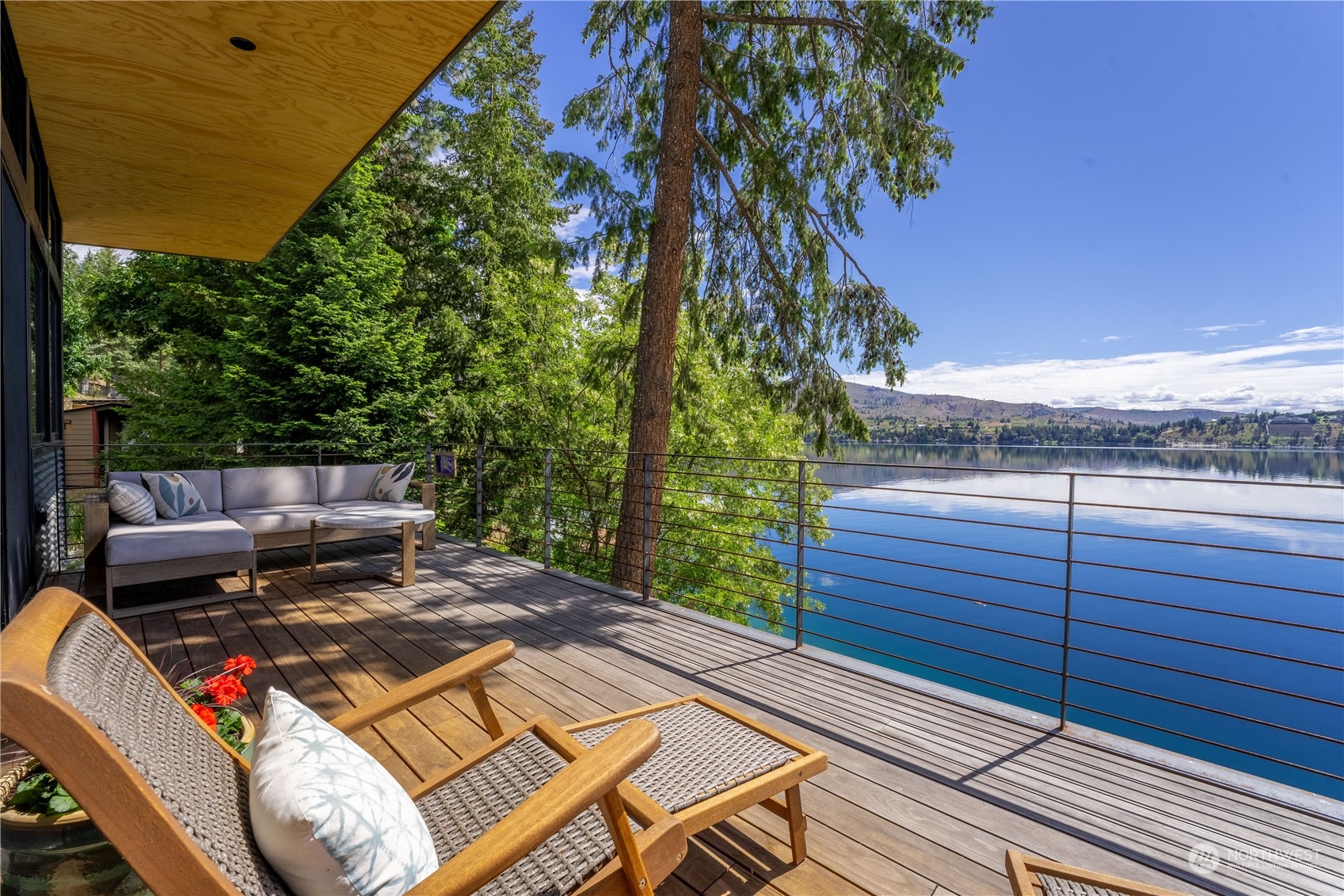 13561 South Lakeshore Road Chelan, WA 98816 - Photo 23 of 40