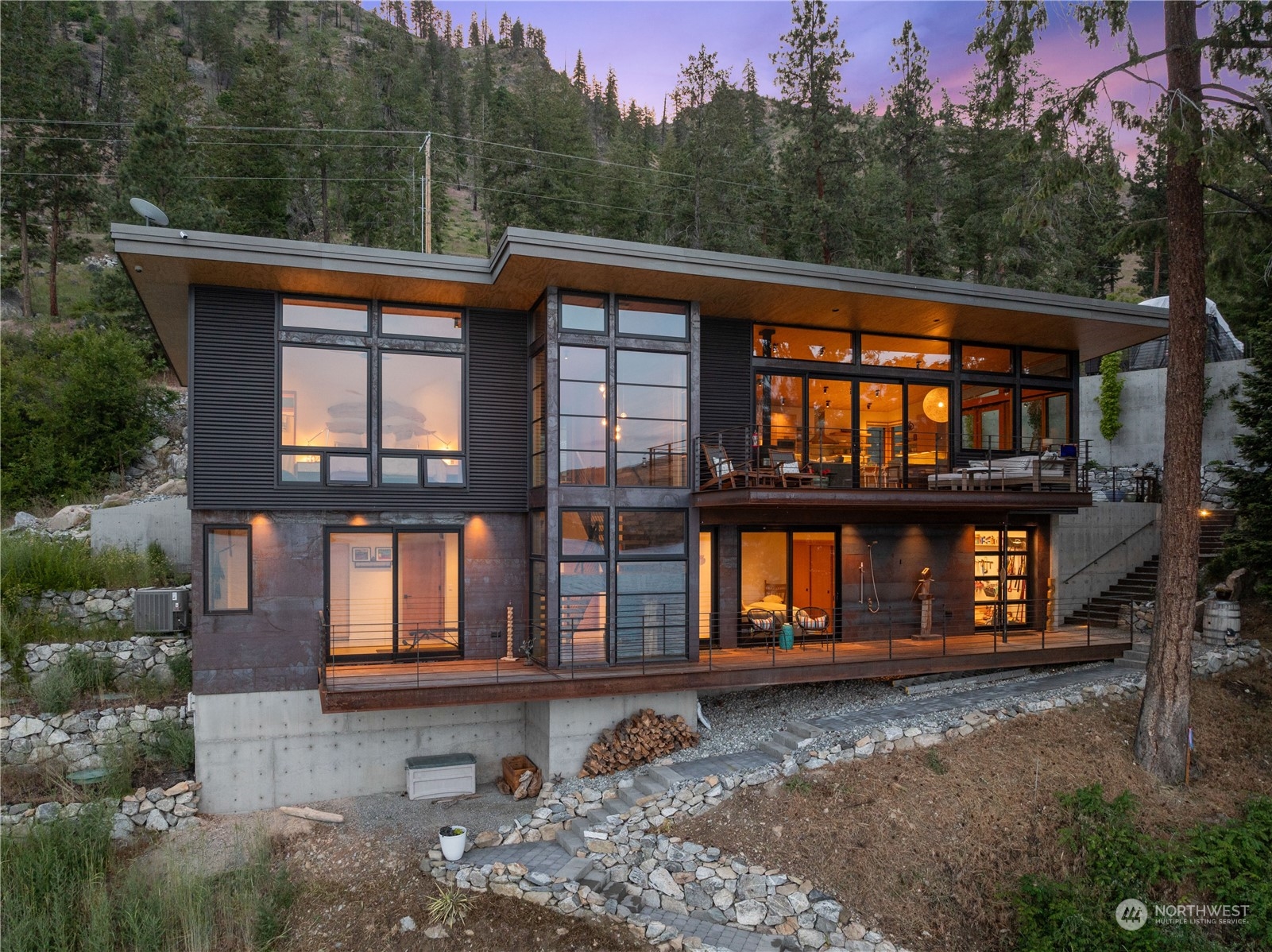 13561 South Lakeshore Road Chelan, WA 98816 - Photo 3 of 40