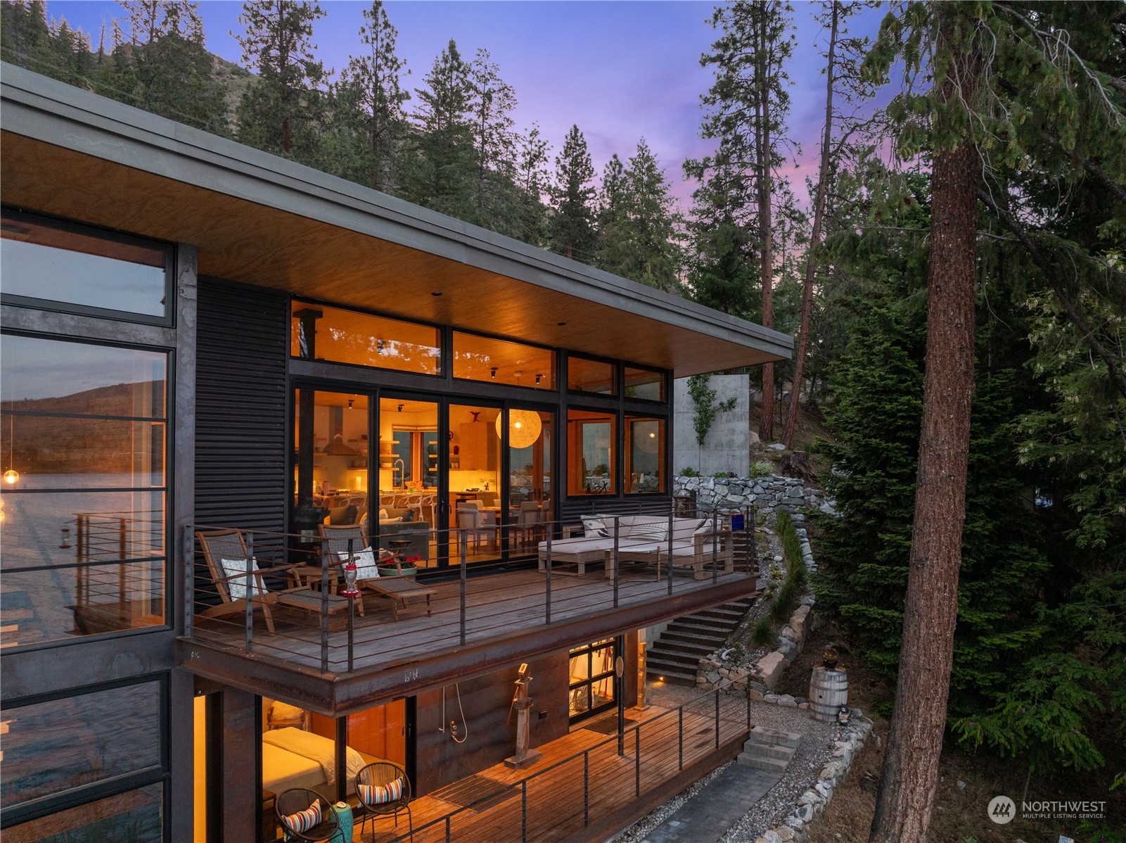 13561 South Lakeshore Road Chelan, WA 98816 - Photo 34 of 40