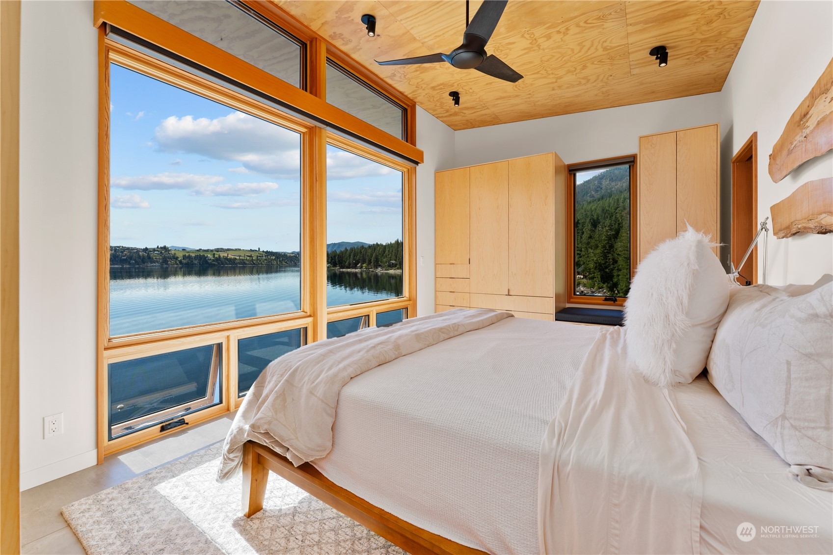 13561 South Lakeshore Road Chelan, WA 98816 - Photo 6 of 40