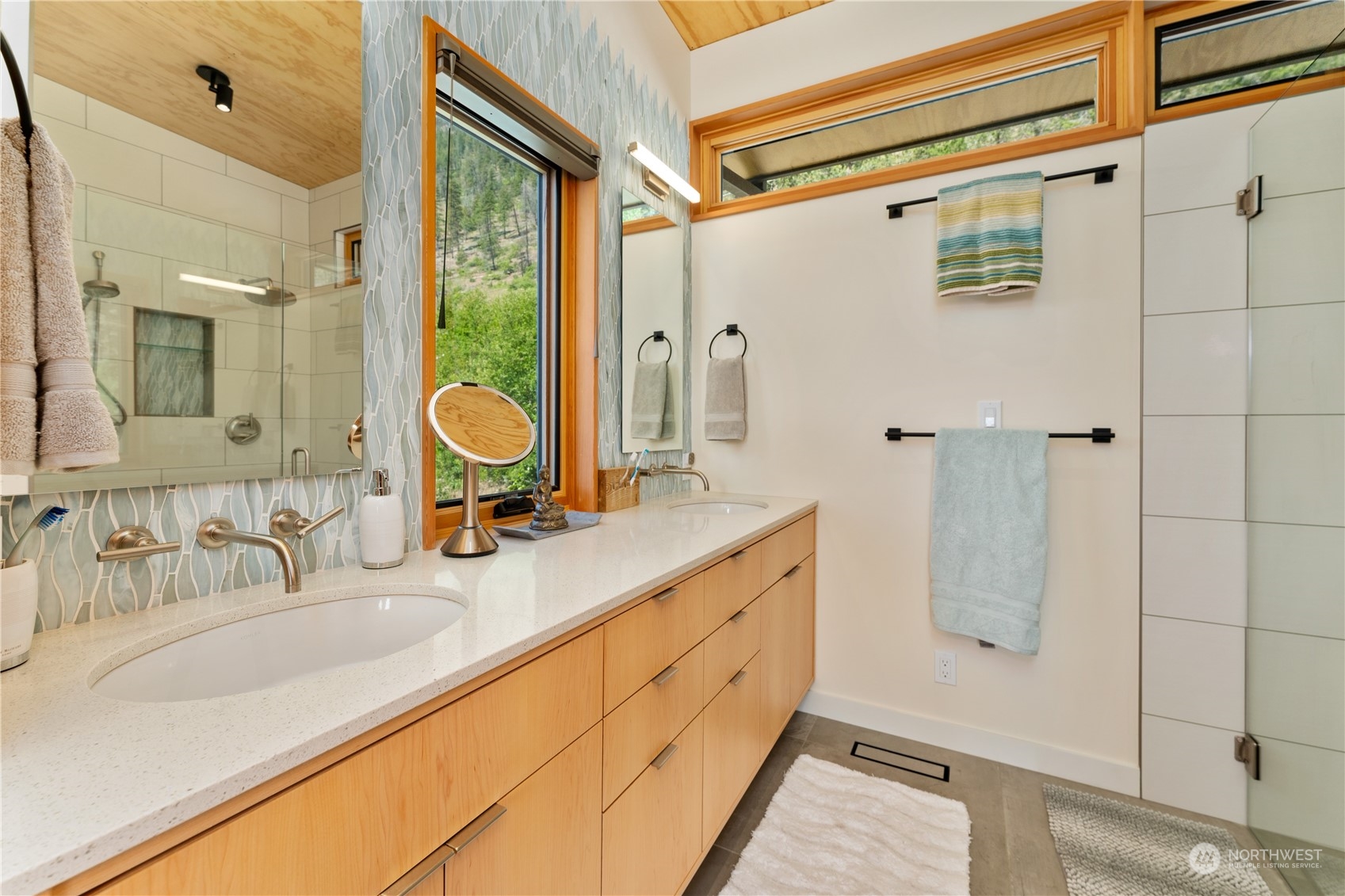 13561 South Lakeshore Road Chelan, WA 98816 - Photo 8 of 40